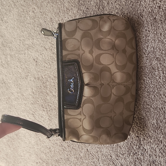 Medium sized brown coach clutch - Picture 4 of 4